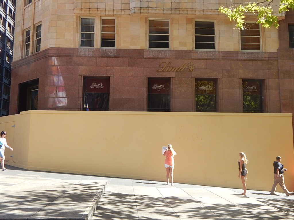 Quán cà phê Libdt ở Martin Place, Sydney, vẫn còn đóng cửa trong ngày cuối năm 2014